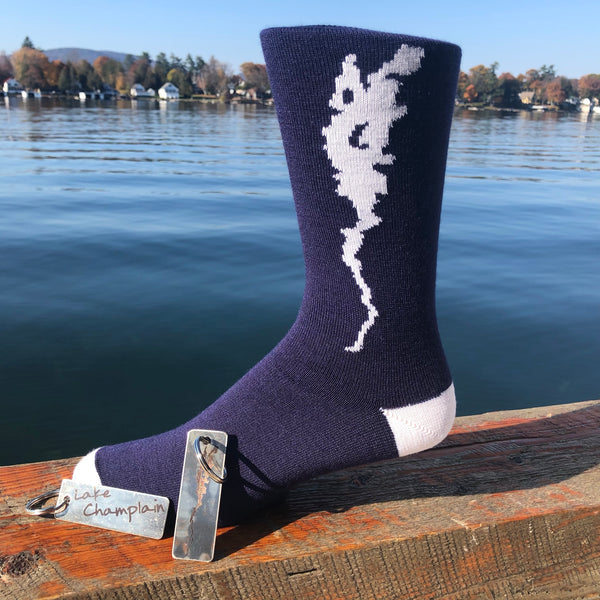 Navy blue socks with the silhouette of Lake Champlain stitched in White. Paired with a stainless Lake Champlain keychain. Lake Champlain text on oneside/silhouette of Lake Champlain on the otherside.